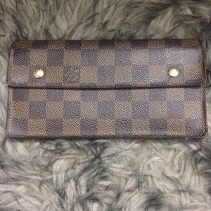 (Authentic) Louis Vuitton wallet